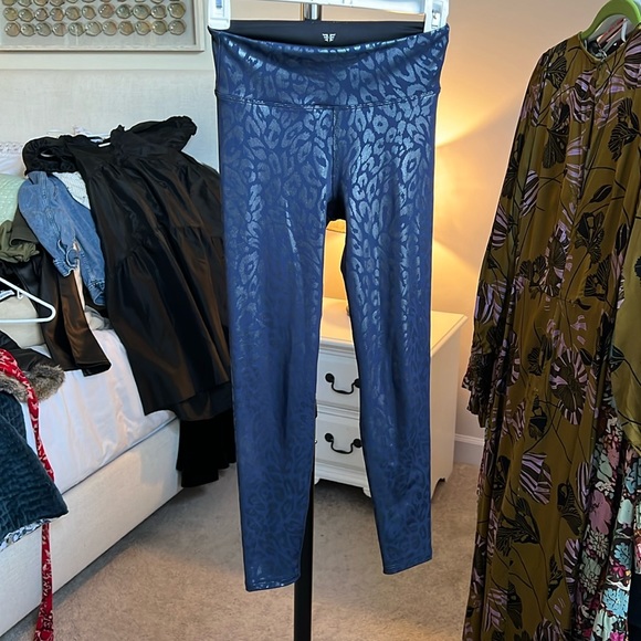 Carbon 38 Workout Legging - Picture 1 of 4